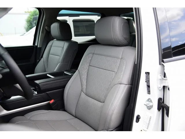 America Toyota TUNDRA CREWMAX SR5 2022 — миниатюра 3