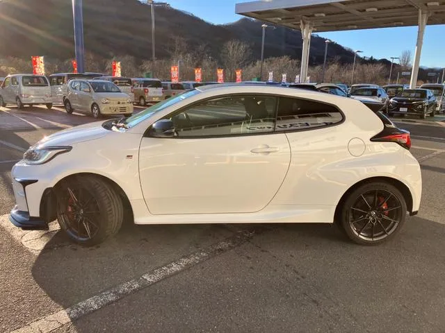 Toyota GR YARIS RZ HIGH PERFORMANCE 2023 — миниатюра 2