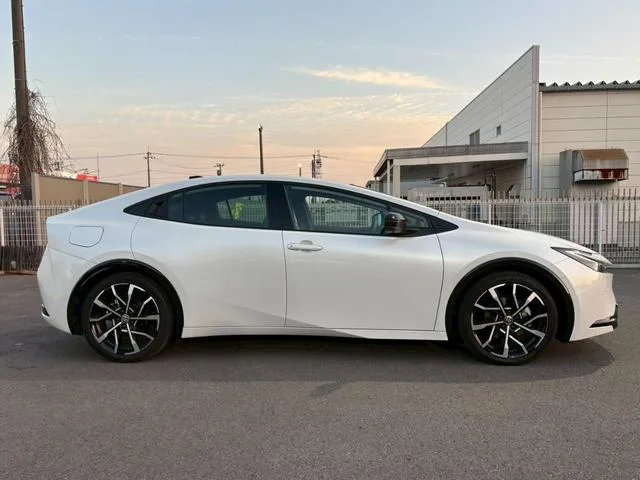 Toyota PRIUS Z 2024 — миниатюра 3