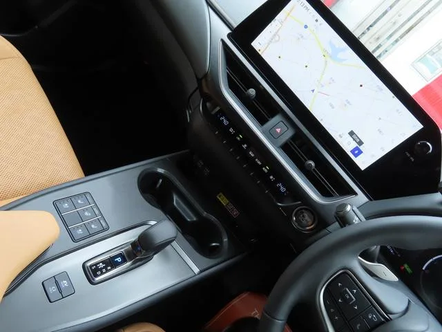 Lexus UX UX300H VERSION L 2024 — миниатюра 5