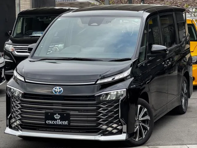 Toyota VOXY S-Z 2023 — фото 1, купить с доставкой в Москву