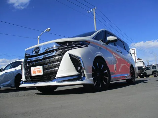 Toyota ALPHARD HYBRID EXECUTIVE LOUNGE 2023 — фото 1, купить с доставкой в Москву