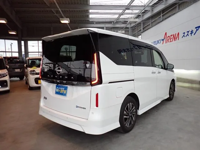 Nissan SERENA E-POWER HIGHWAY STAR V 2023 — миниатюра 2