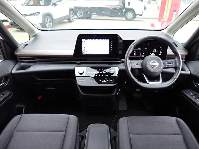 Nissan SERENA E-POWER HIGHWAY STAR V 2023 — миниатюра 4