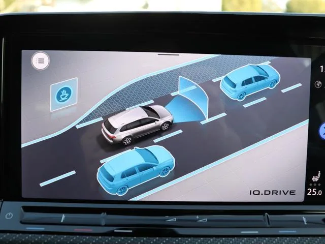 Volkswagen GOLF R VARIANT TSI 4MOTION 2023 — миниатюра 5