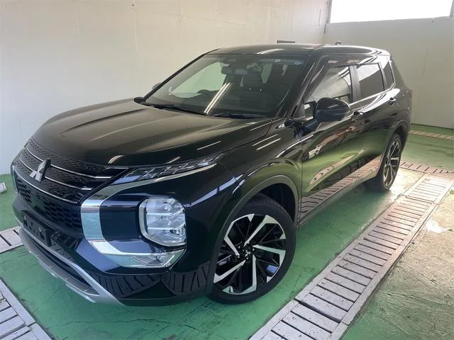 Mitsubishi OUTLANDER PHEV G 2022 — фото 1, купить с доставкой в Москву