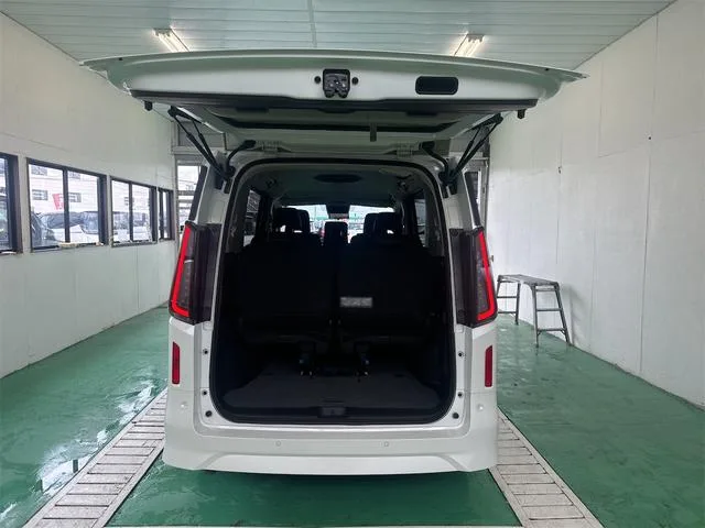 Nissan SERENA E-POWER HIGHWAY STAR V 2023 — миниатюра 3