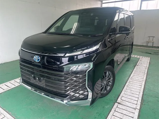 Toyota VOXY HYBRID S-Z 2023 — фото 1, купить с доставкой в Москву