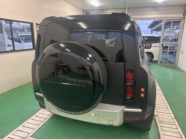 Land Rover Defender 110 EASTNOR DARK EDITION 2023 — миниатюра 2