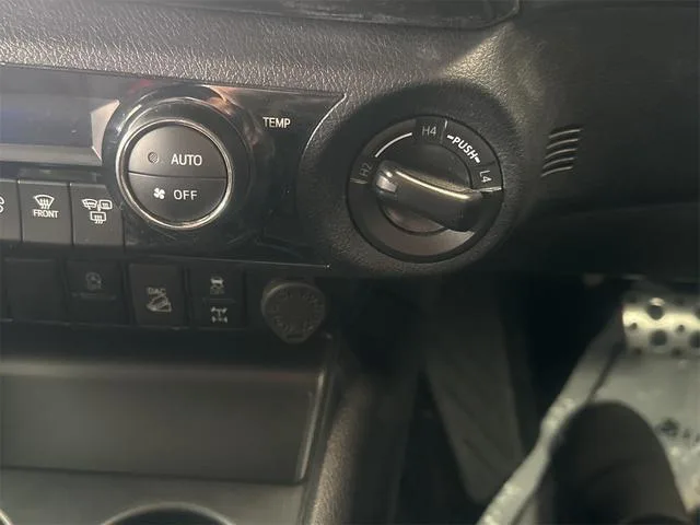 Toyota HILUX Z GR SPORT 2023 — миниатюра 5