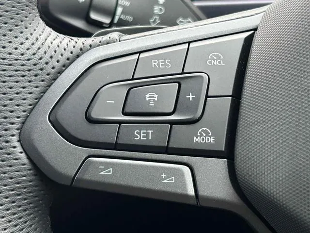 Volkswagen PASSAT TDI 4MOTION R LINE 2025 — миниатюра 3