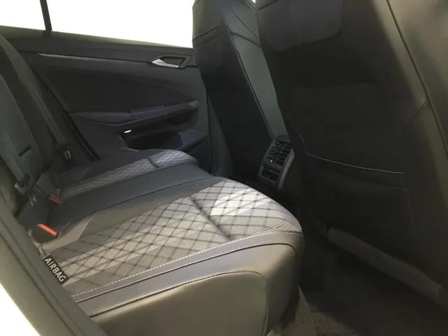 Volkswagen GOLF ETSI R LINE 2026 — миниатюра 4