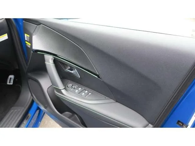 Peugeot 2008 GT BLUE HDI 2023 — миниатюра 2