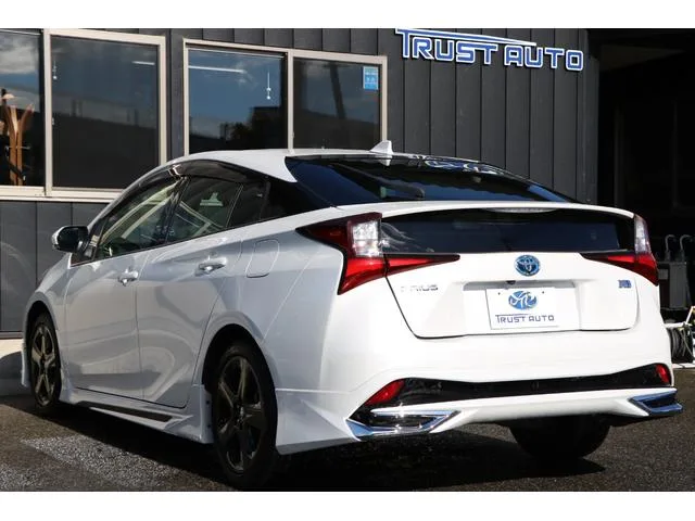 Toyota Prius S TOURING SELECTION BLACK EDITION 2022 — миниатюра 3