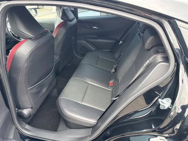 Toyota Prius 2023 — миниатюра 2