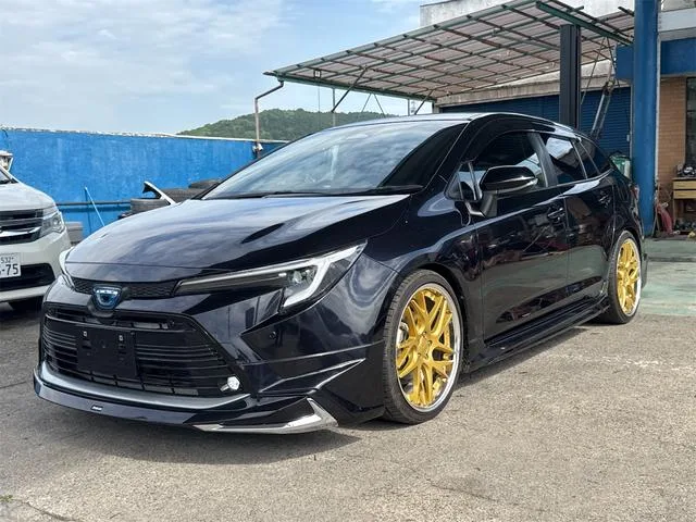 Toyota COROLLA TOURING HYBRID WB 2022 — фото 1, купить с доставкой в Москву