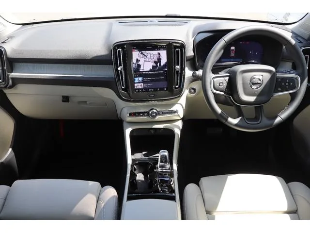 Volvo XC40 ULTIMATE B4 AWD 2024 — миниатюра 2