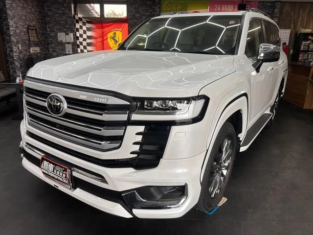 Toyota Land Cruiser ZX 2023 — фото 1, купить с доставкой в Москву