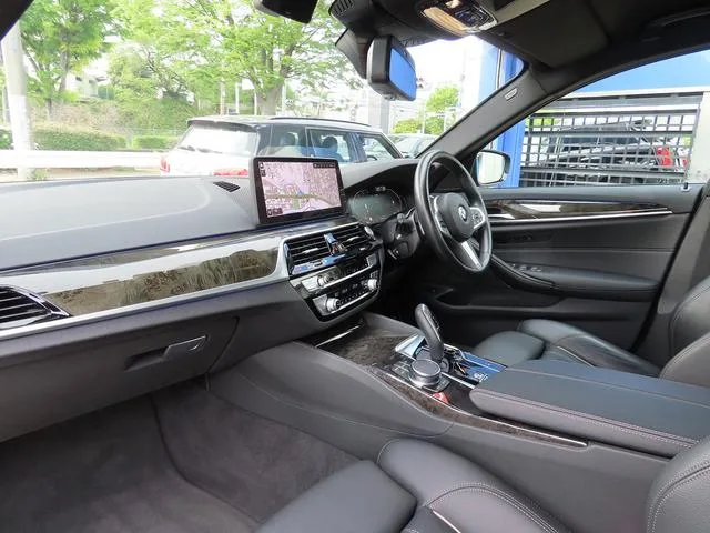 BMW 5 SERIES 523i M-SPORT 2023 — миниатюра 3
