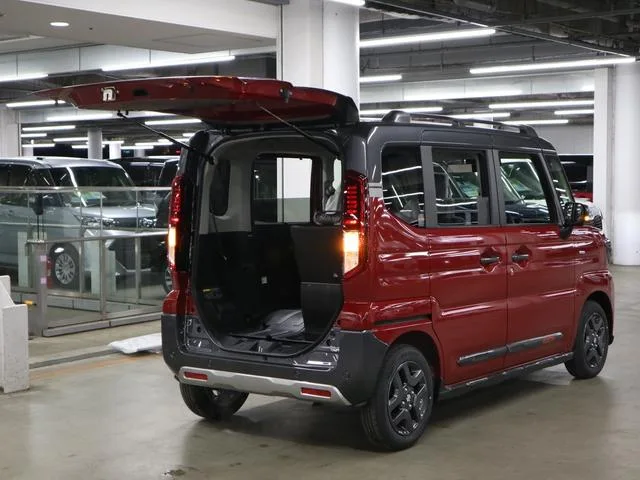 Suzuki SPACIA GEAR HYBRID XZ TURBO 2025 — миниатюра 5