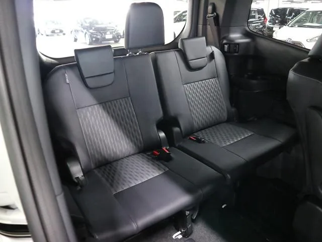 Toyota NOAH HYBRID S-Z 2026 — миниатюра 4