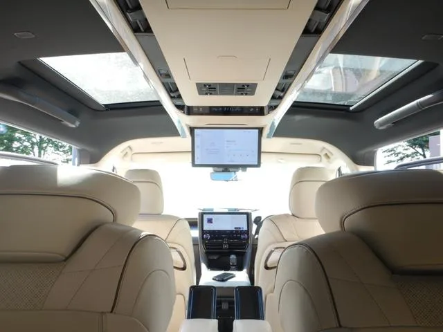 Toyota ALPHARD HYBRID EXECUTIVE LOUNGE 2023 — миниатюра 3