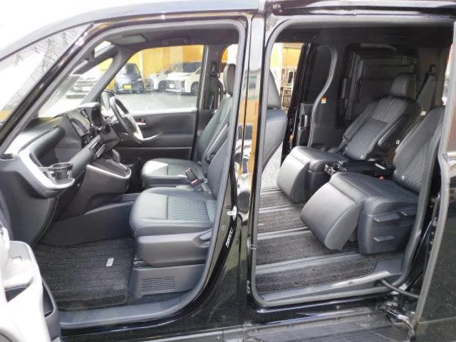 Toyota NOAH HYBRID S-Z 2022 — миниатюра 4