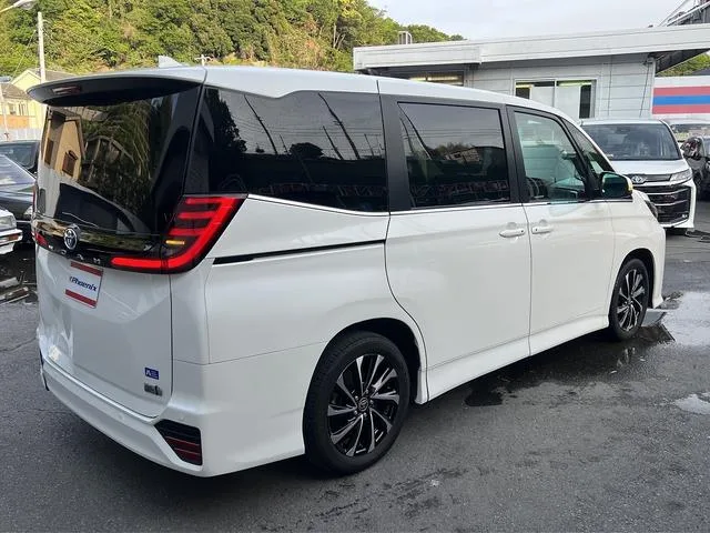 Toyota NOAH HYBRID S-Z 2023 — миниатюра 2