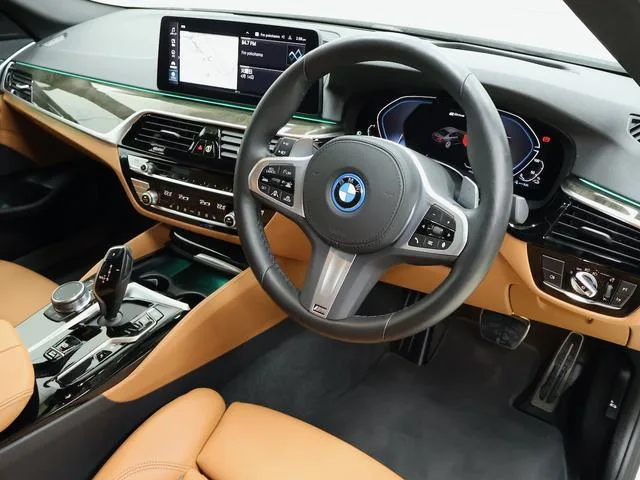 BMW 5 Series 530E M-SPORT 2023 — миниатюра 2