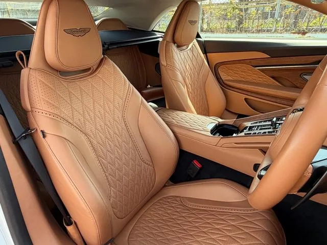 Aston Martin DB12 VOLANTE BASE GRADE 2024 — миниатюра 5