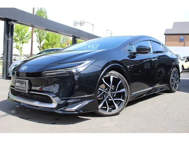 Toyota Prius Z 2023 — фото 1, купить с доставкой в Москву