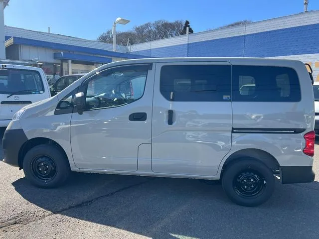 Nissan NV200 VANETTE VAN GX OUTDOOR BLACK EDITION 2026 — миниатюра 3