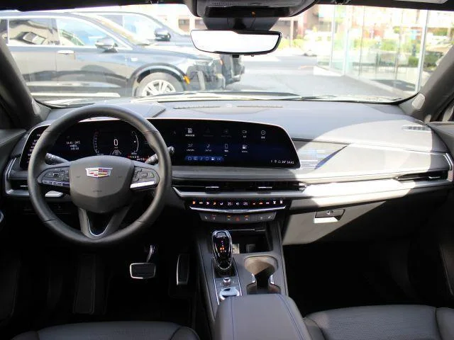 Cadillac CADILLAC XT4 SPORT 2025 — миниатюра 2