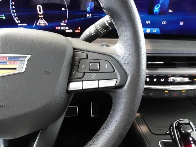 Cadillac CADILLAC XT4 SPORT 2025 — миниатюра 3
