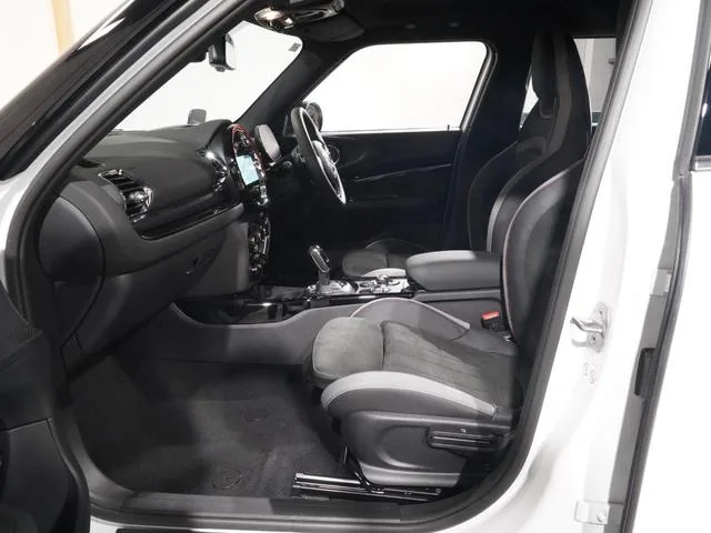 MINI MINI JCW CLUBMAN PREMIUM PLUS PACKAGE JOHN COOPER WORKS TRIM 2023 — миниатюра 4