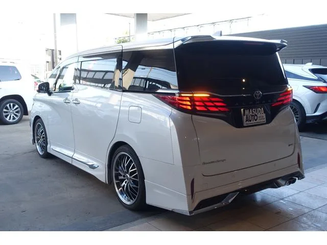 Toyota ALPHARD HYBRID EXECUTIVE LOUNGE 2023 — миниатюра 3