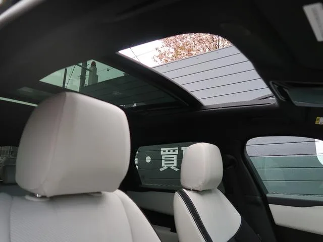 Land Rover RANGE ROVER VELAR AURIC EDITION 2022 — миниатюра 2