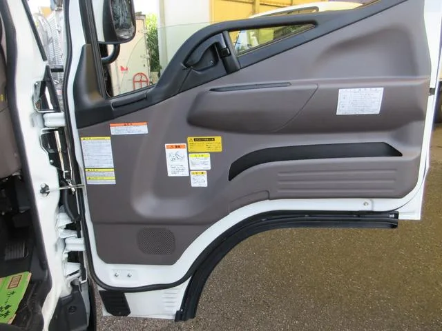 Mitsubishi Fuso CANTER 2024 — миниатюра 4