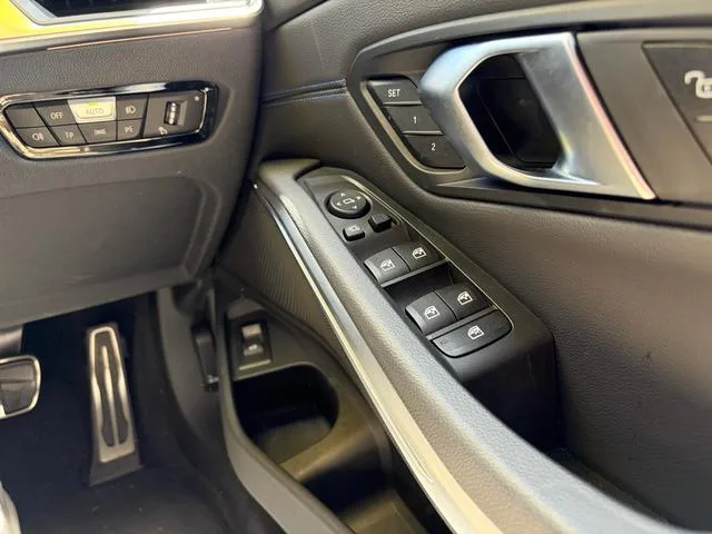 BMW 3 Series 318i M-SPORT 2024 — миниатюра 4