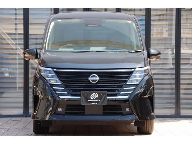 Nissan SERENA E-POWER LUXION 2023 — миниатюра 2