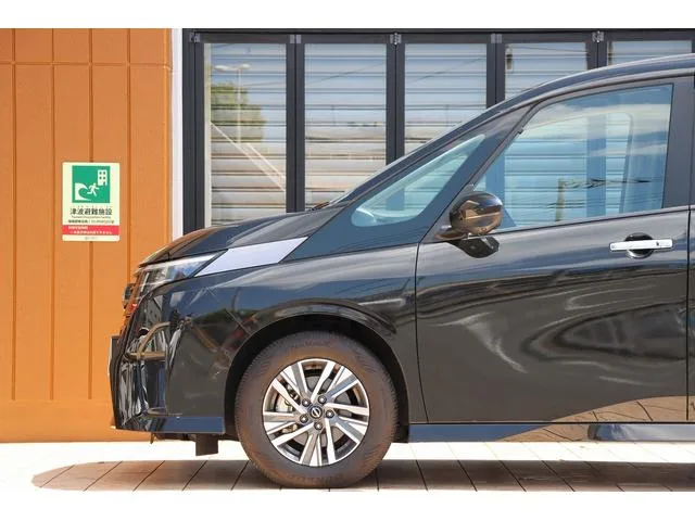 Nissan SERENA E-POWER LUXION 2023 — миниатюра 4