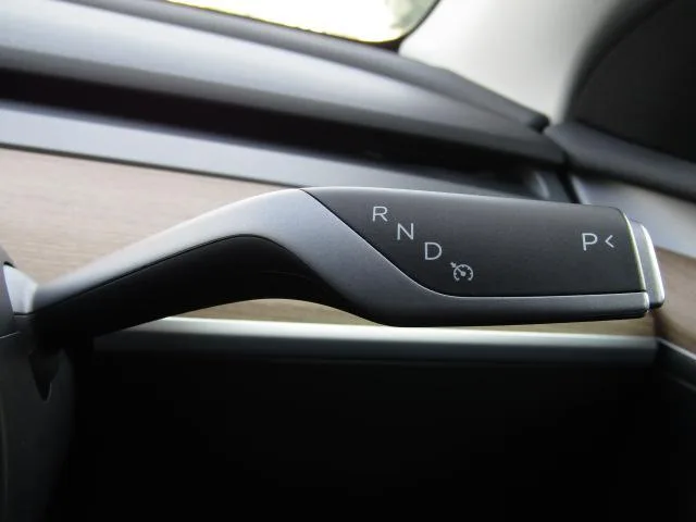 Tesla MODEL Y RWD 2023 — миниатюра 4