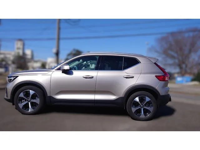 Volvo XC40 ULTIMATE B4 AWD 2023 — миниатюра 2