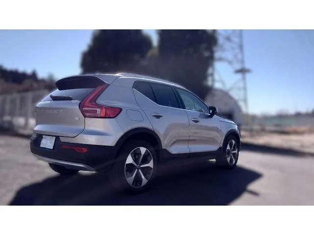 Volvo XC40 ULTIMATE B4 AWD 2023 — миниатюра 3