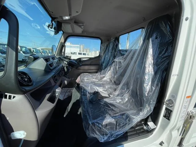 Mitsubishi Fuso CANTER LONG ALL LOW FLOOR 2025 — миниатюра 4