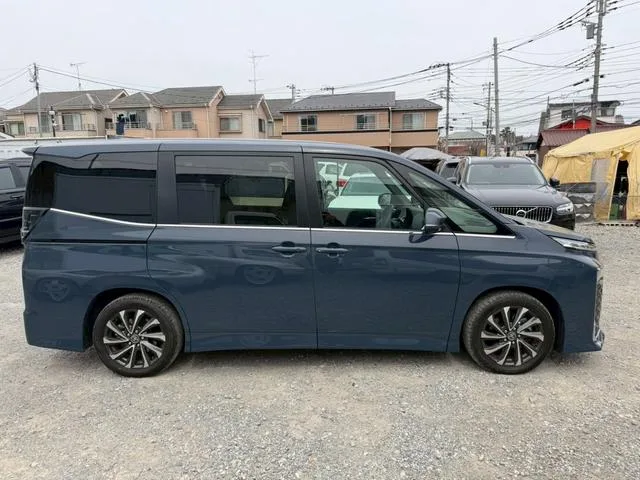 Toyota VOXY S-Z 2023 — миниатюра 3