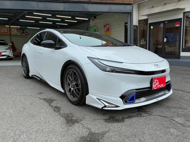 Toyota Prius Z 2023 — миниатюра 4