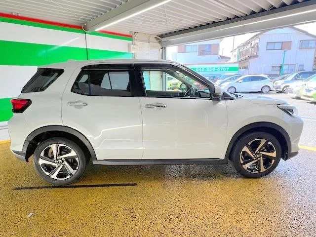 Daihatsu ROCKY PREMIUM G HEV 2022 — миниатюра 2