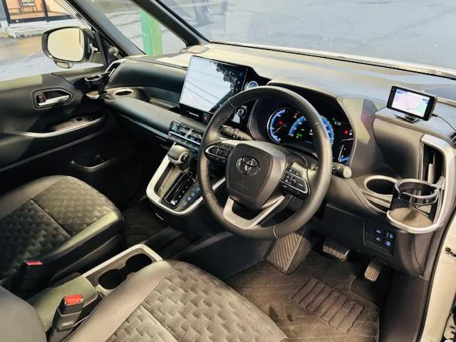 Toyota VOXY HYBRID S-Z 2023 — миниатюра 3