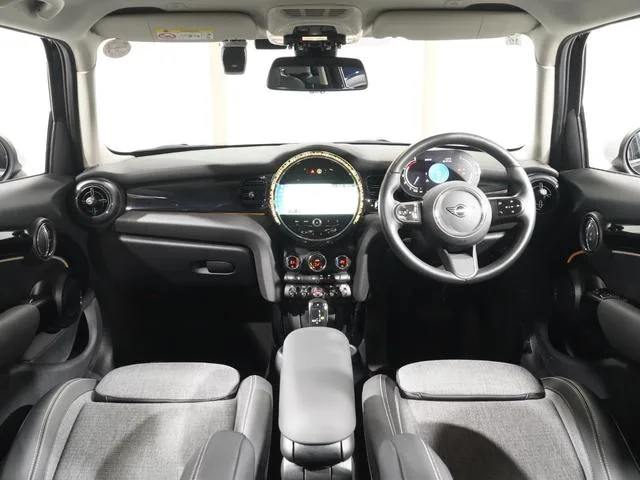 MINI MINI COOPER SD PREMIUM PLUS PACKAGE CLASSIC TRIM 2023 — миниатюра 2